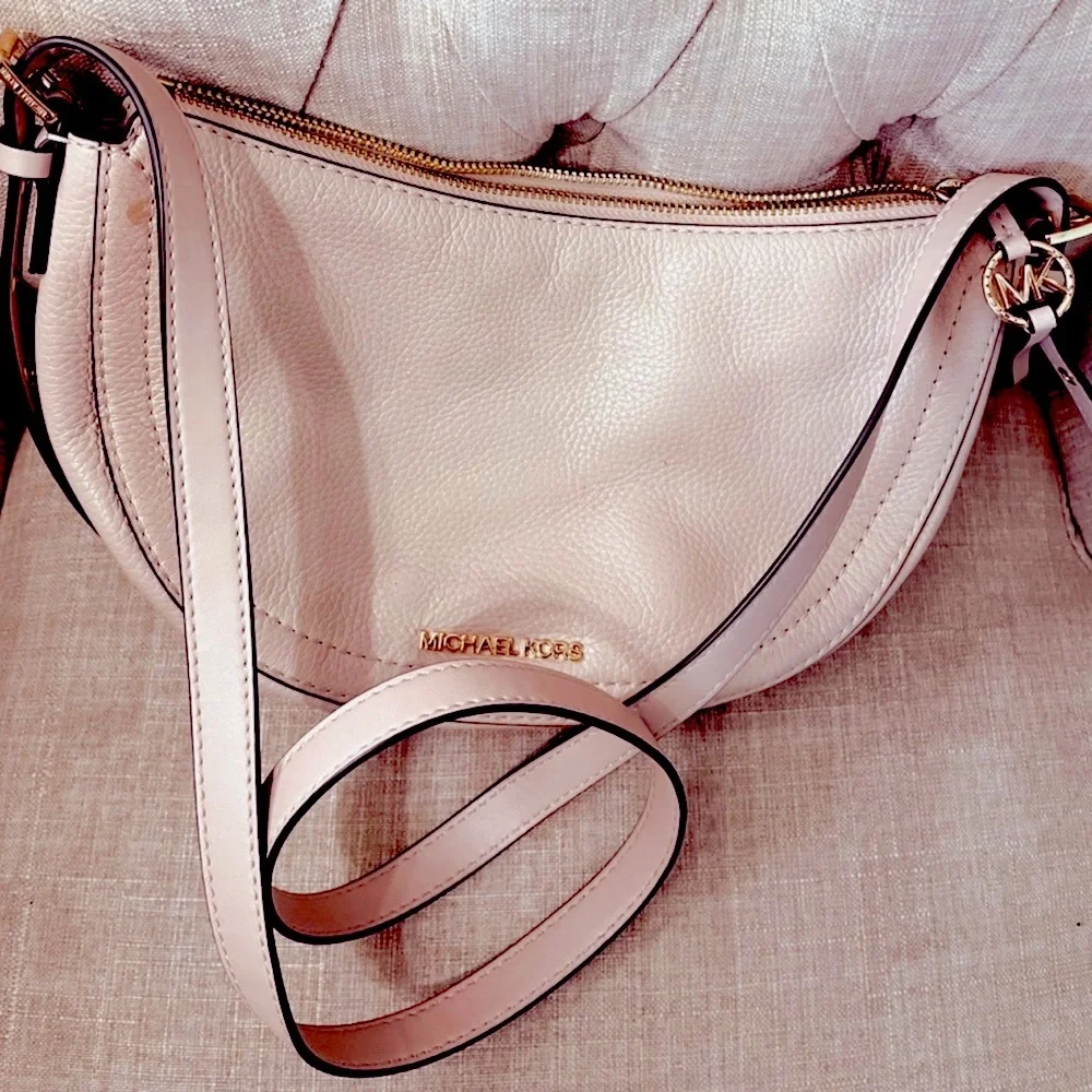 MICHAEL KORS Camden Medium Powder Blush Pebbled Leather Messenger Bag, EUC